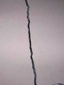 How to eliminate a crack from the wall