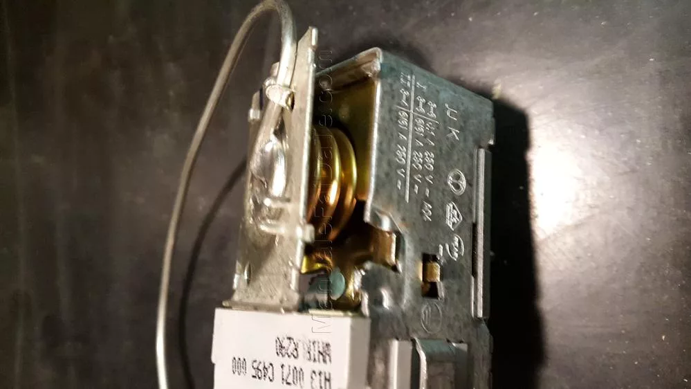 refrigerator thermostat