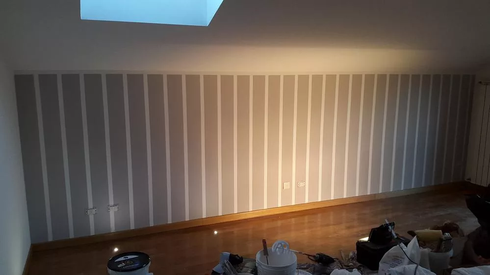 wall decor vertical lines