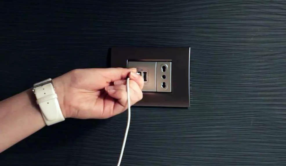 Mount wall usb power supply