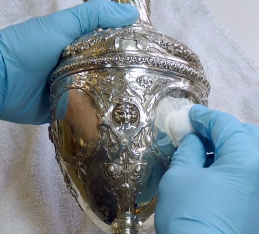 How to clean silverware