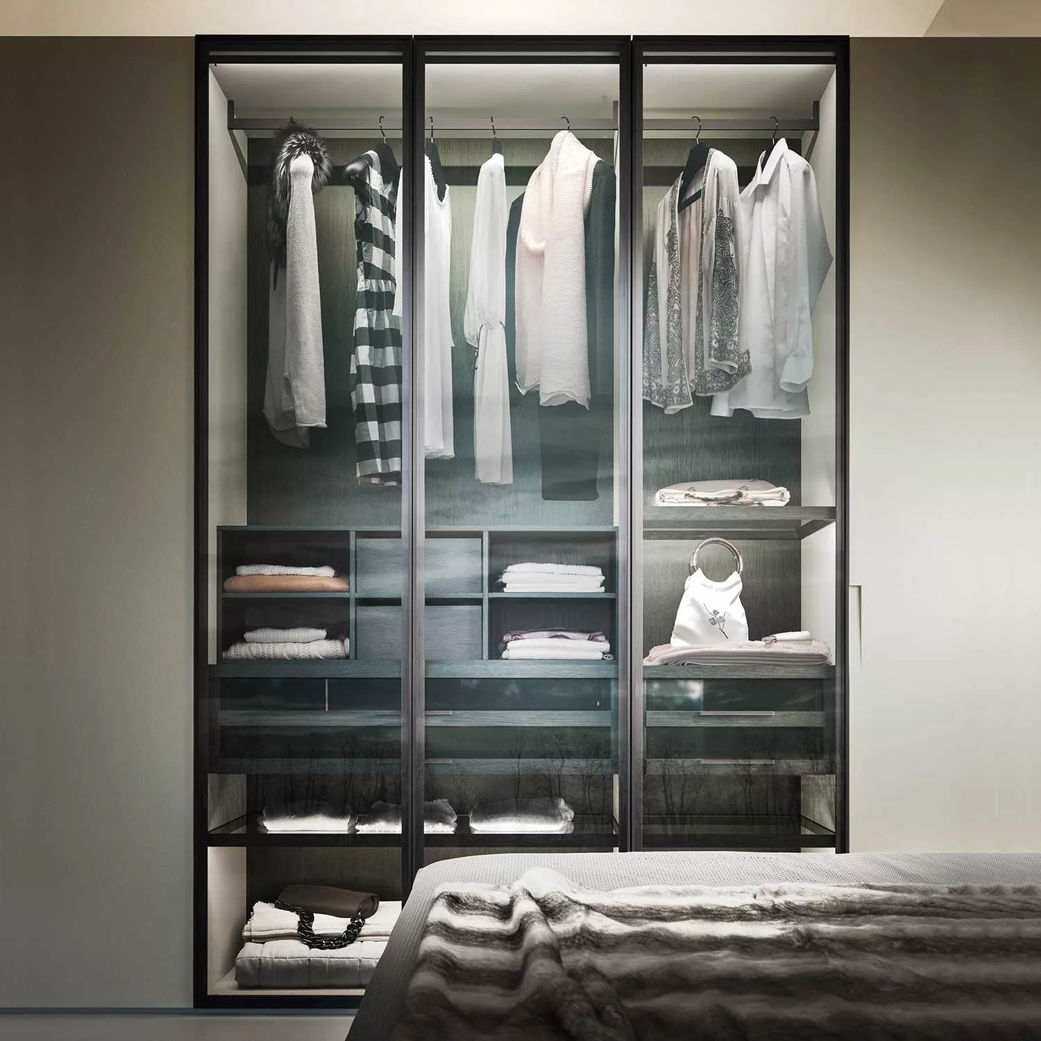 How to organize the closet