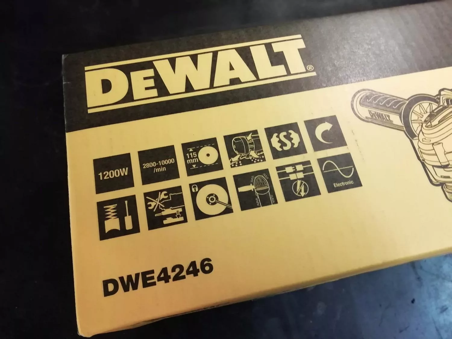 DeWalt DWE4246 angle grinder